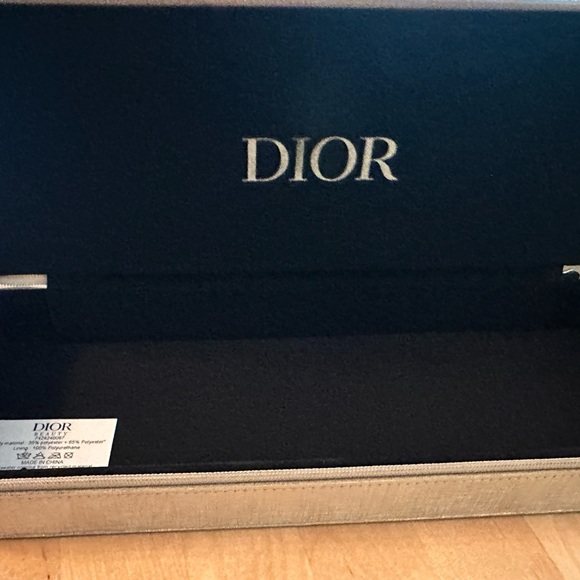 Christian Dior Beauty Gold Pouch Case - Picture 6 of 7